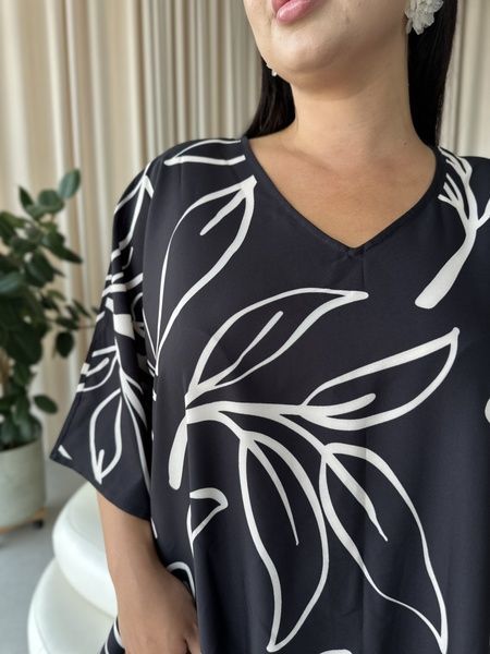 Розкішна чорно-біла максі сукня- туніка PLUS SIZE для відпочинку SW645/1-універсальний фото