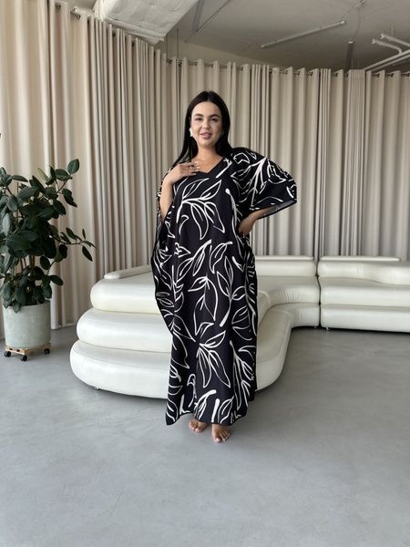 Розкішна чорно-біла максі сукня- туніка PLUS SIZE для відпочинку SW645/1-універсальний фото
